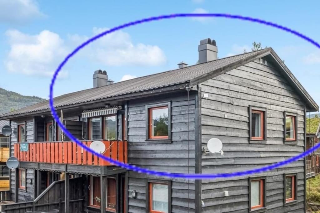 In/out, Golf Apartment *